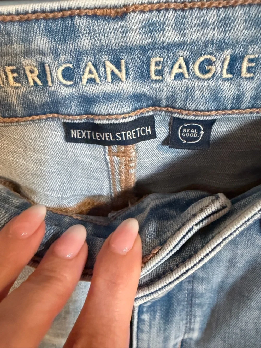 American Eagle Next Level Stretch Jeans | Size 6 | Light Wash Distressed